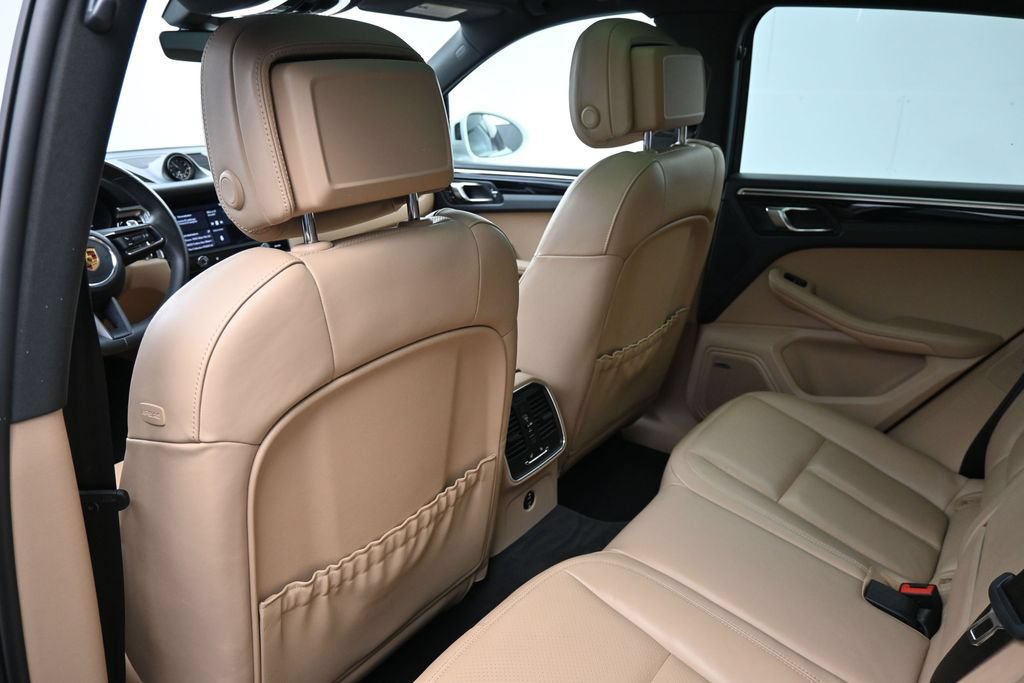 Certified 2022 Porsche Macan AWD/4WD image 8