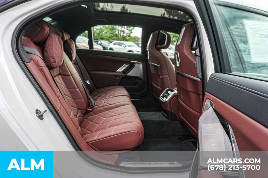 Used 2025 BMW i7 eDrive50 w/ M Sport Package image 23