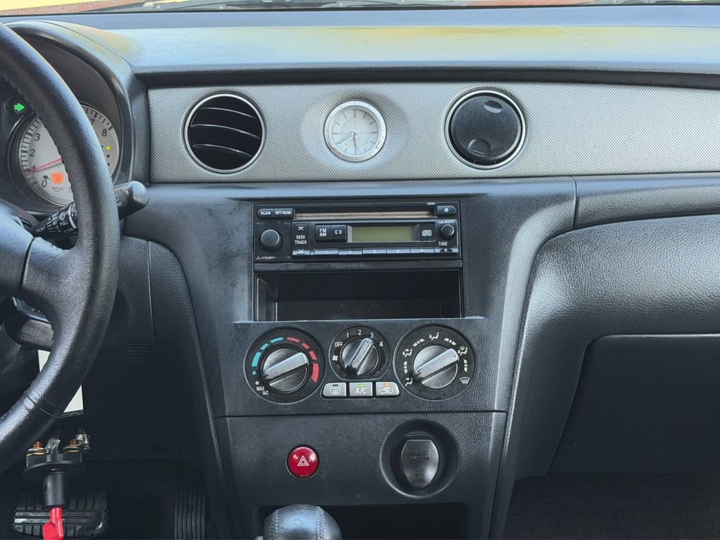 Used 2004 Mitsubishi Outlander XLS FWD image 18