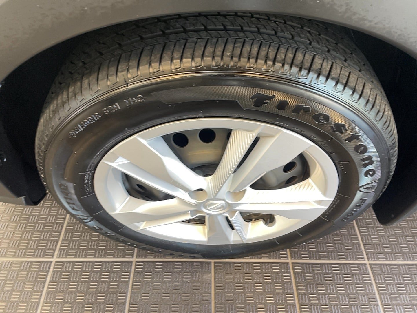 Used 2023 Nissan Kicks S FWD image 5