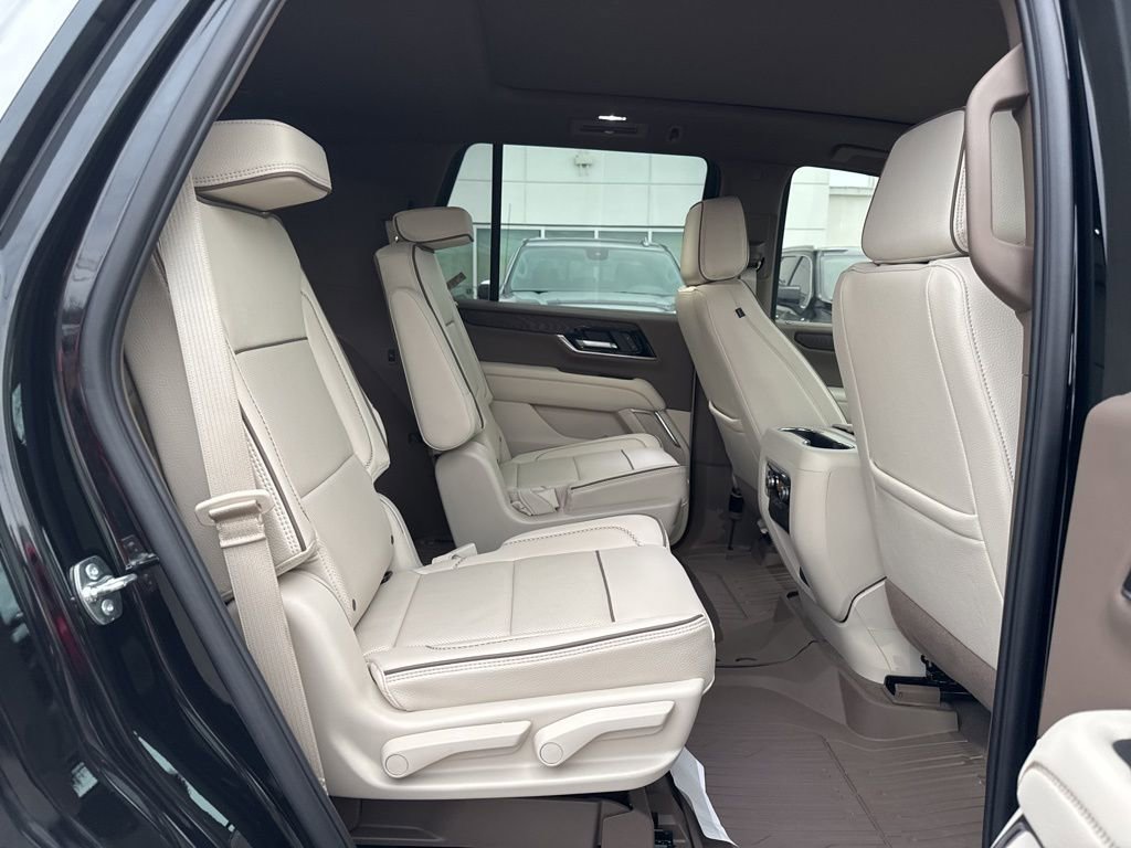 Used 2025 GMC Yukon Denali w/ Sun & Power Step Package image 27