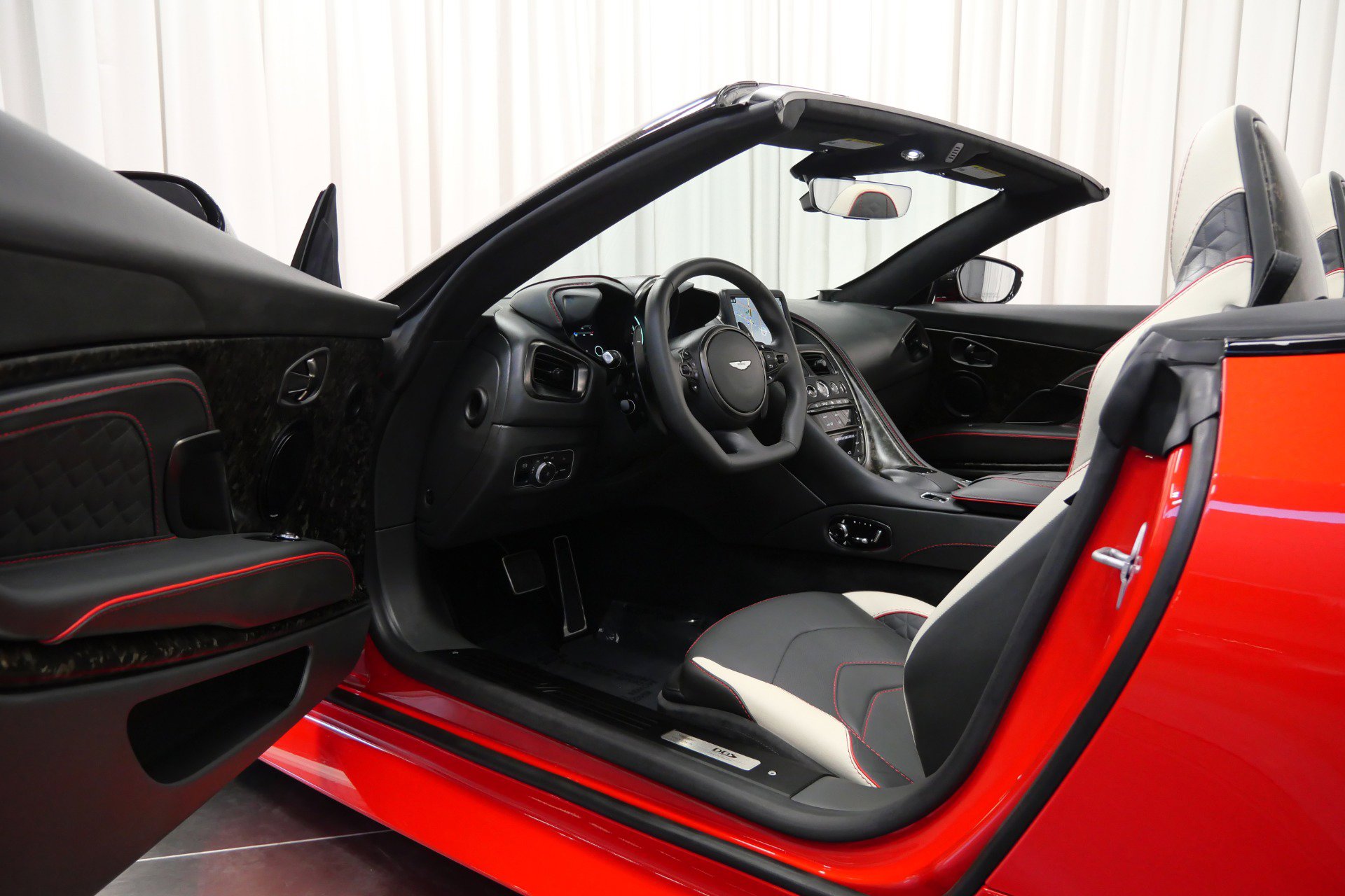 Used 2023 Aston Martin DBS Superleggera Volante image 21