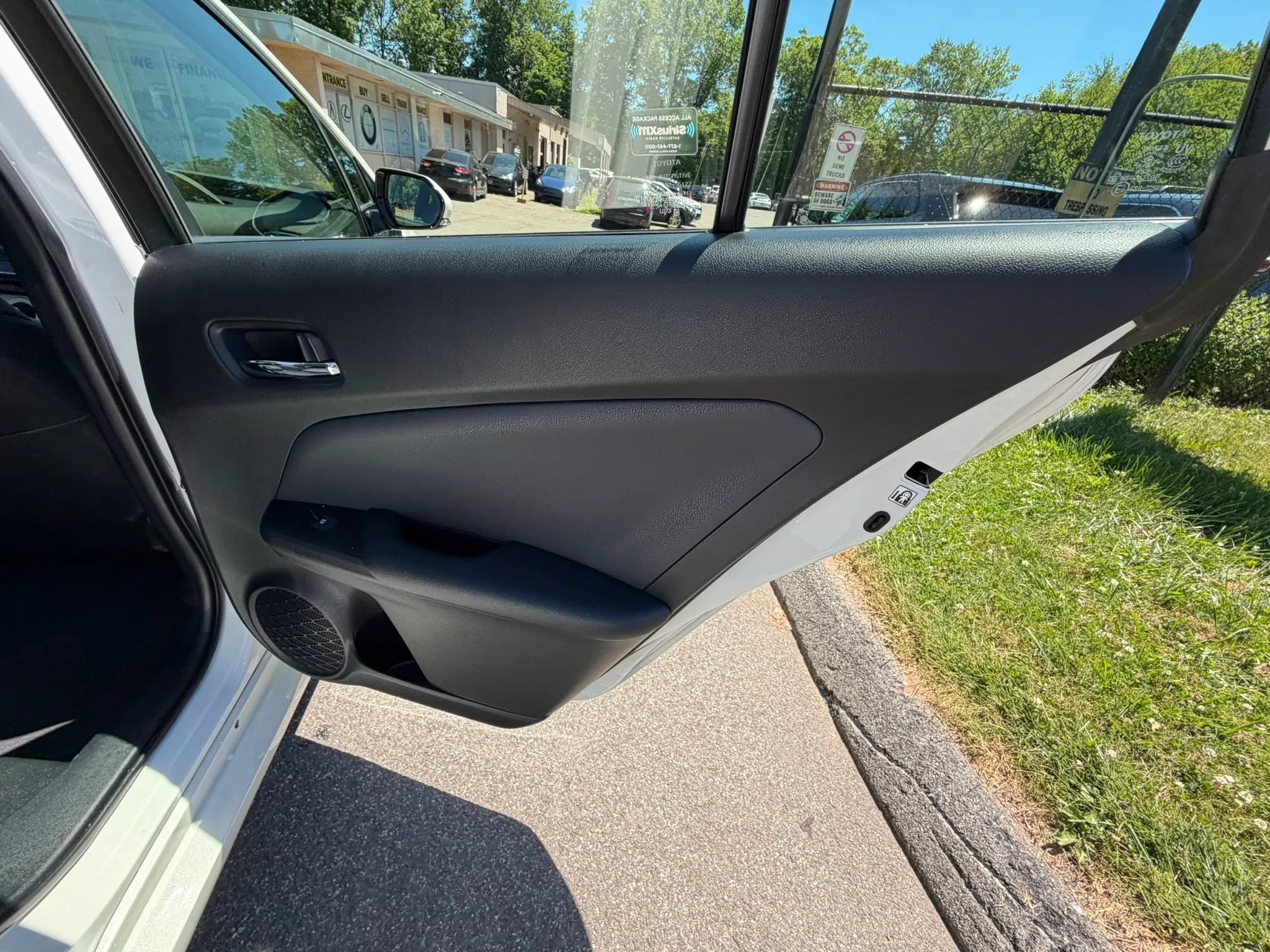 Used 2016 Toyota Prius Three Touring FWD image 17