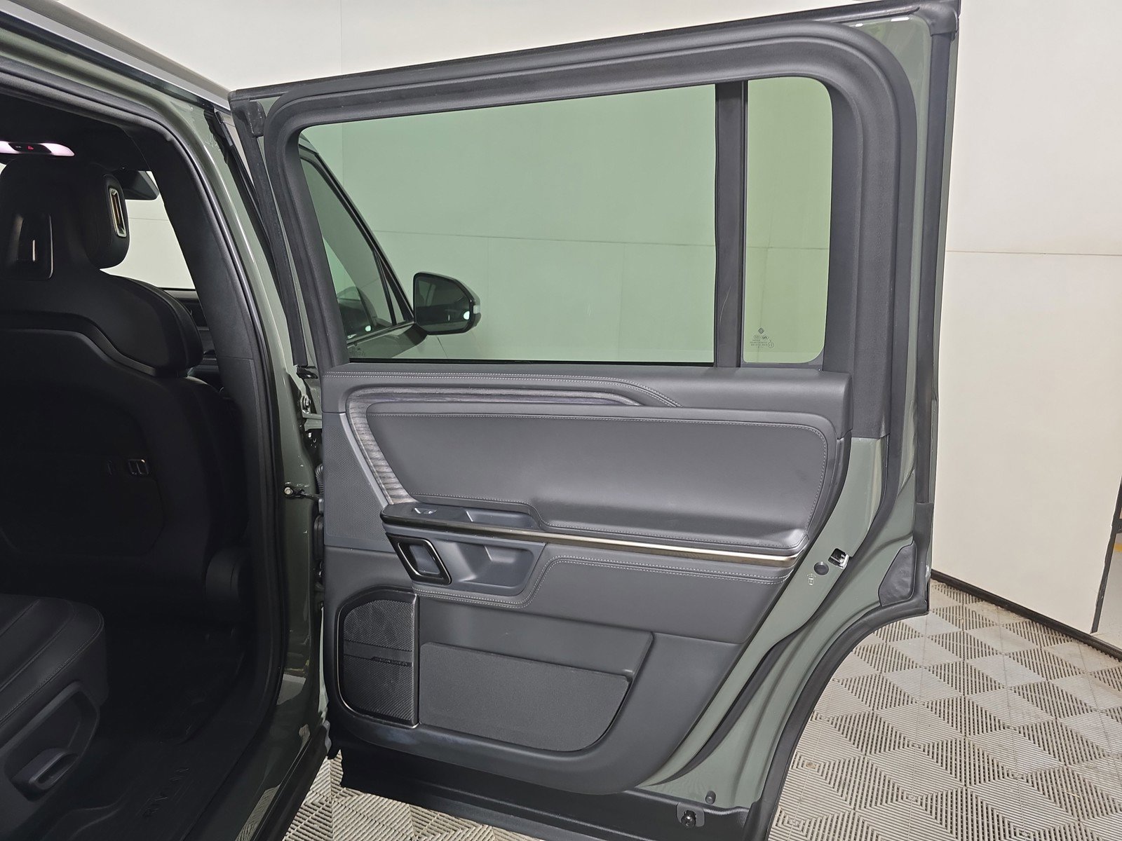 Used 2022 Rivian R1S Launch Edition image 19