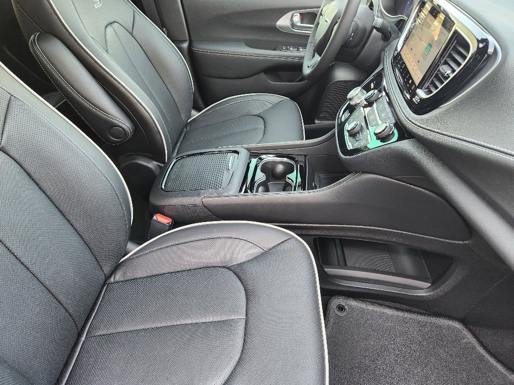 New 2026 Chrysler Pacifica Limited w/ S Appearance Package image 10