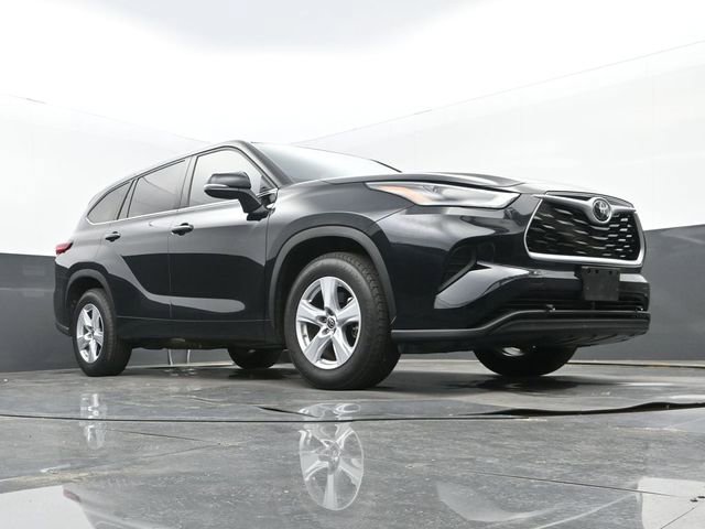 Used 2021 Toyota Highlander L FWD image 9