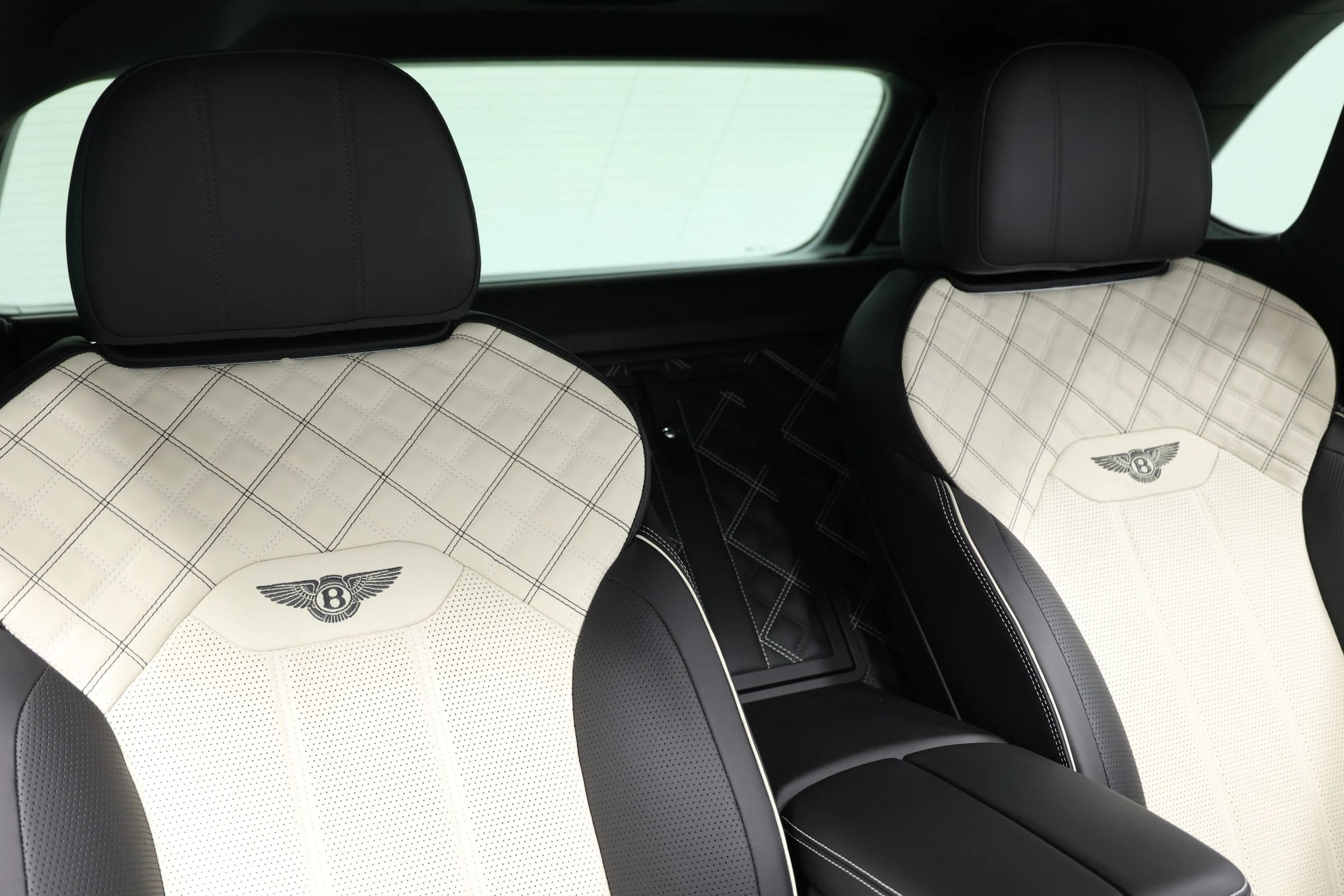 Used 2021 Bentley Bentayga w/ First Edition Specification AWD/4WD image 89