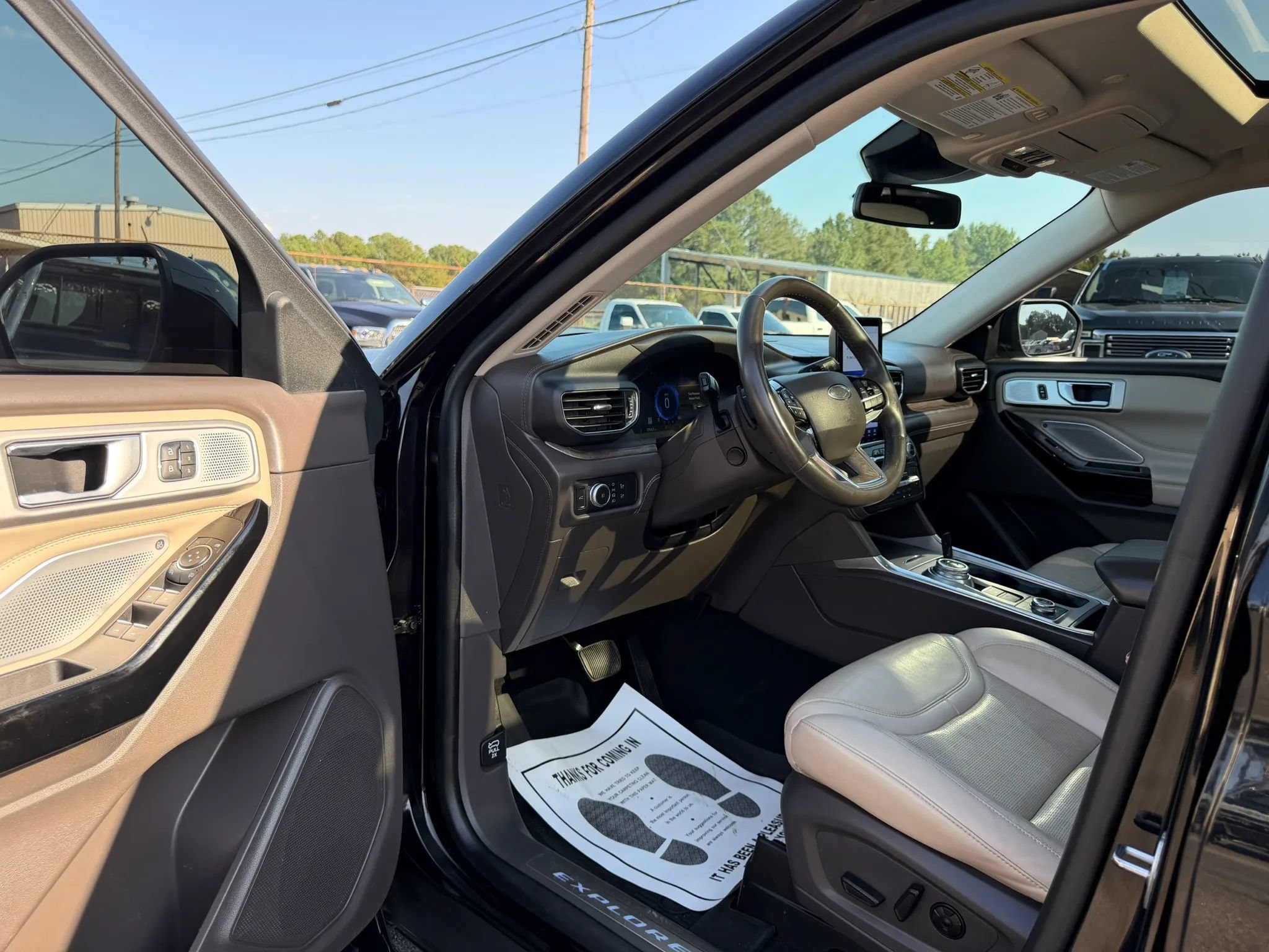 Used 2021 Ford Explorer Platinum w/ Equipment Group 601A AWD/4WD image 16