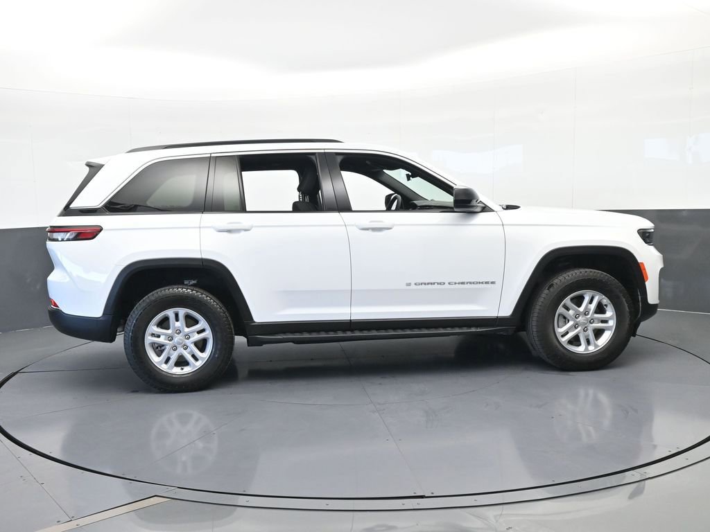 Used 2025 Jeep Grand Cherokee Laredo image 7