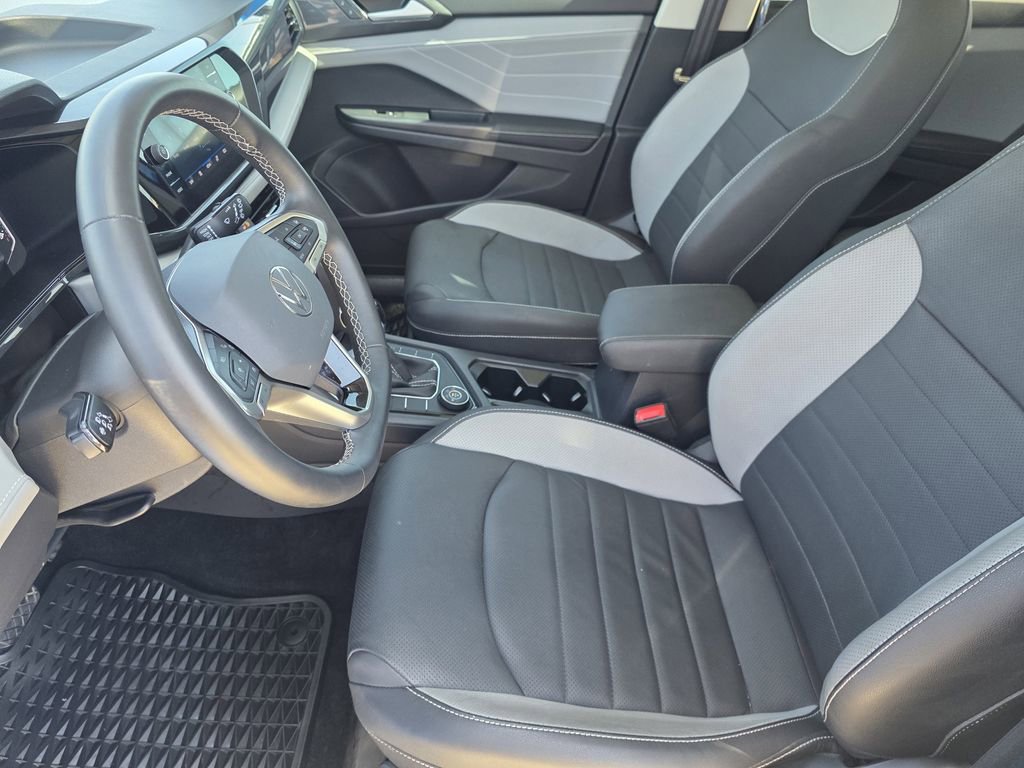 Used 2024 Volkswagen Taos SEL image 9