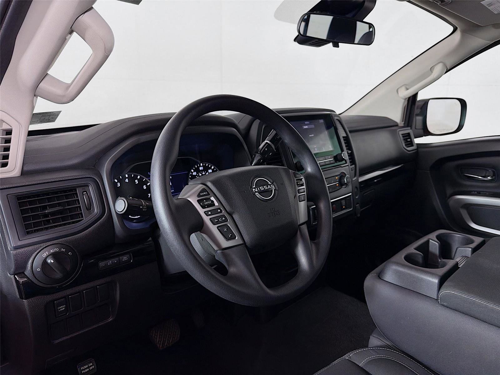 Used 2024 Nissan Titan SV AWD/4WD image 9