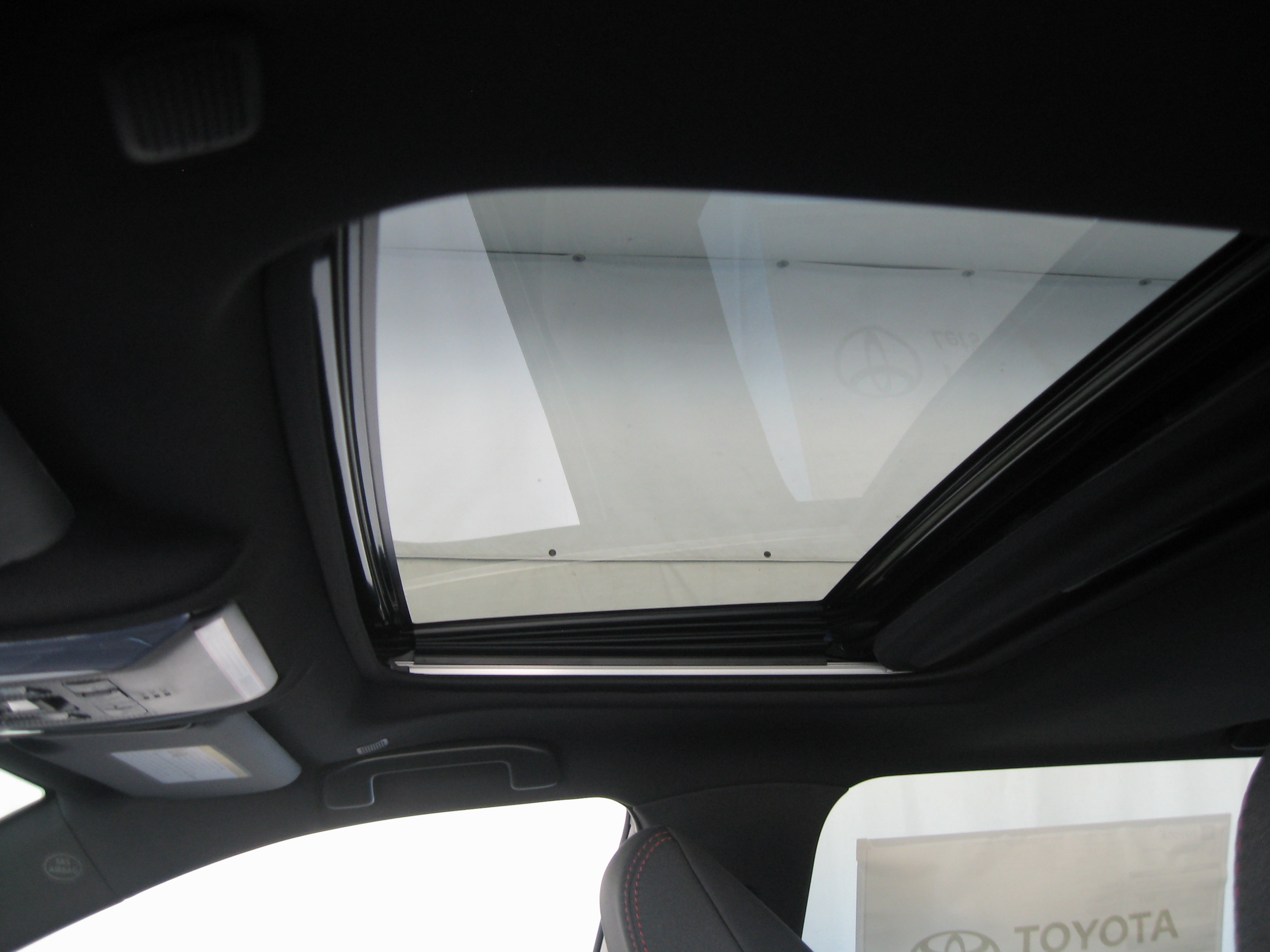 New 2025 Toyota RAV4 SE image 3