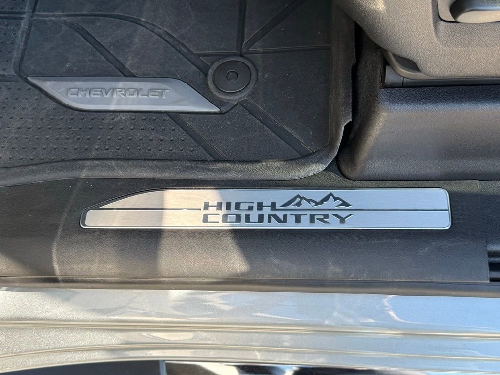 Used 2024 Chevrolet Silverado 2500 High Country w/ High Country Premium Package AWD/4WD image 16