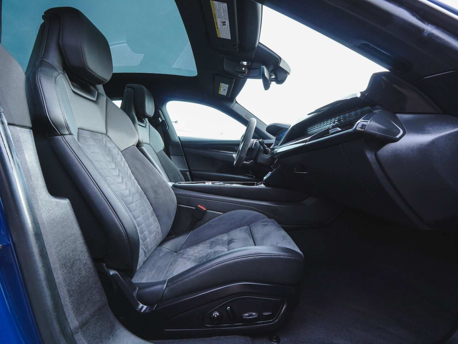 Used 2022 Audi e-tron GT Premium Plus w/ Performance Package image 39