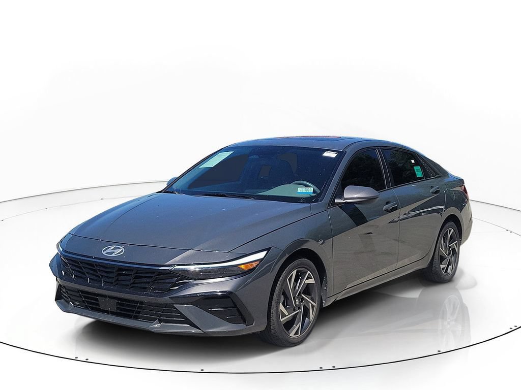 Used 2024 Hyundai Elantra SEL w/ Convenience Package FWD image 2