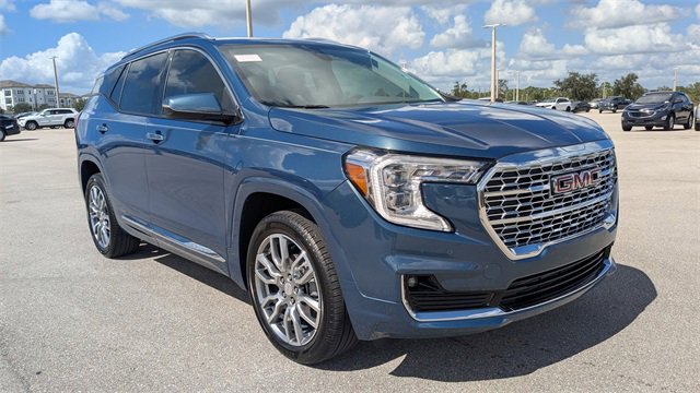 Used 2024 GMC Terrain Denali image 2
