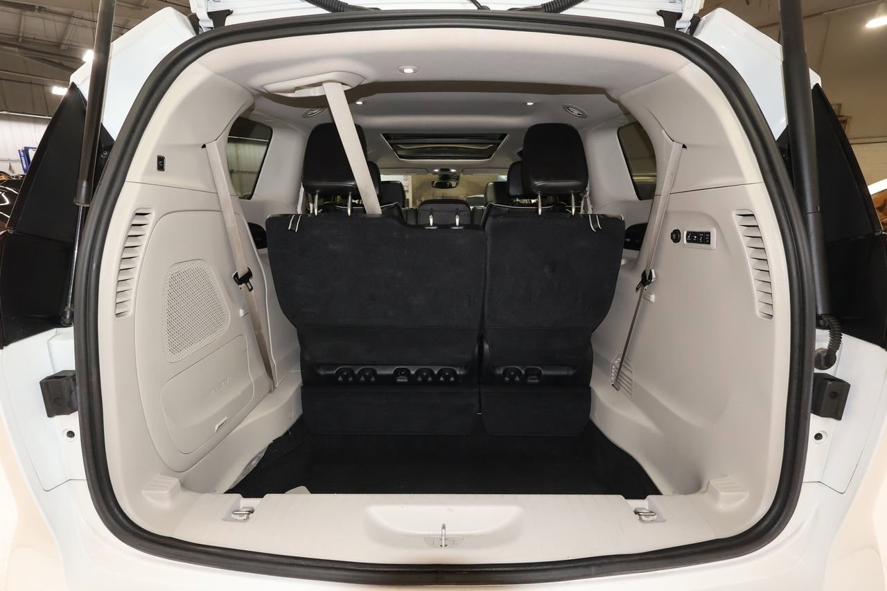 Used 2022 Chrysler Pacifica Limited image 23