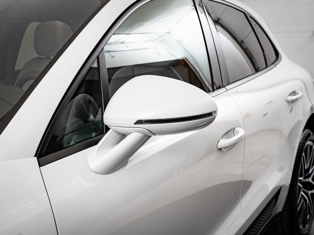 Certified 2025 Porsche Macan image 16