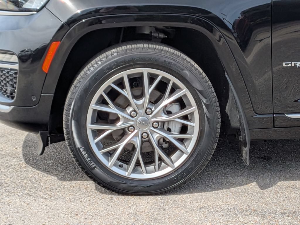 Used 2023 Jeep Grand Cherokee Summit w/ Rear Seat Video Group I AWD/4WD image 11