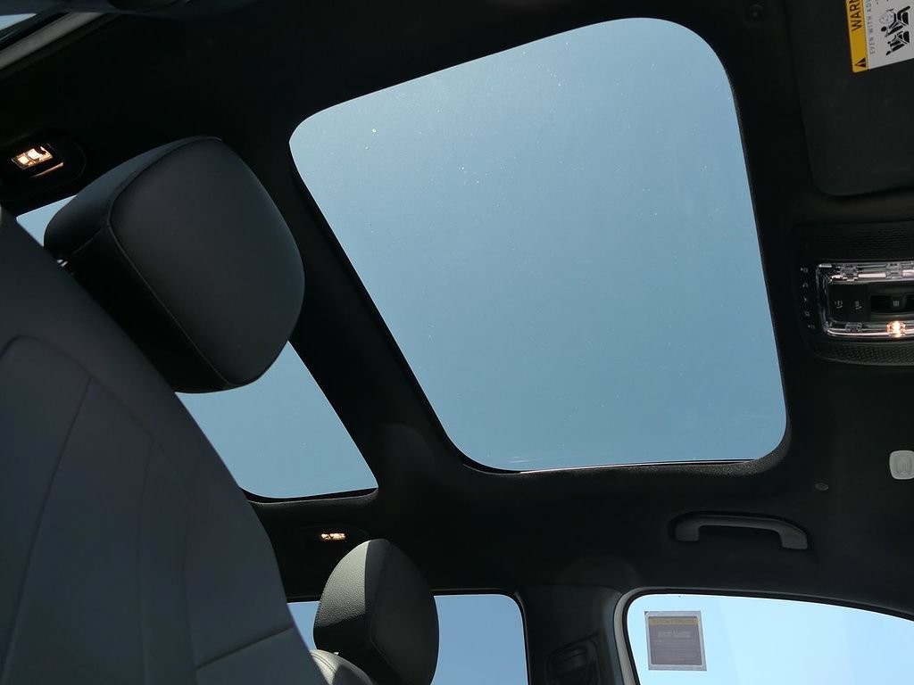 Used 2025 Mercedes-Benz GLB 250 4MATIC image 29
