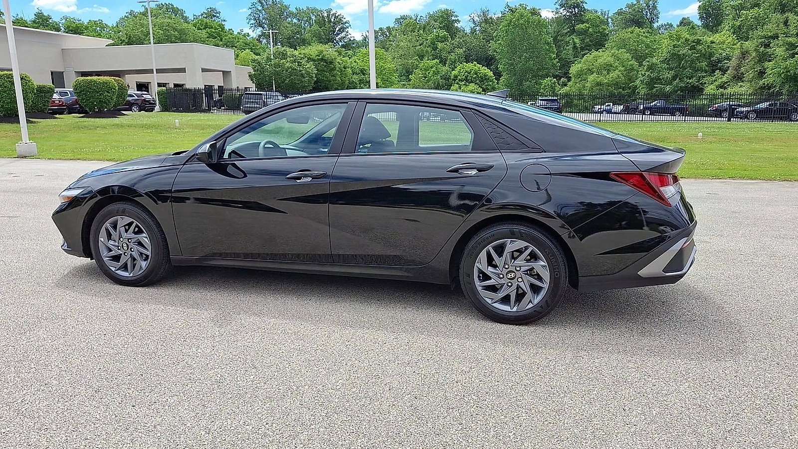 Used 2024 Hyundai Elantra SEL FWD image 6