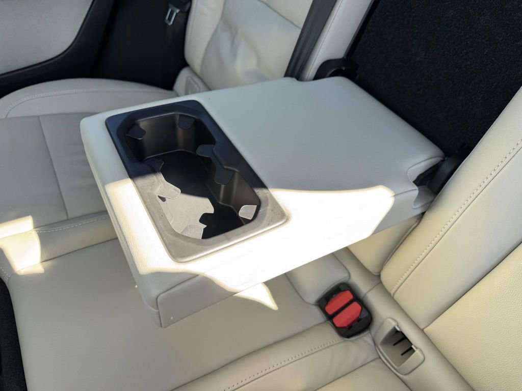 Used 2023 Volvo XC40 B5 Ultimate w/ Climate Package image 10