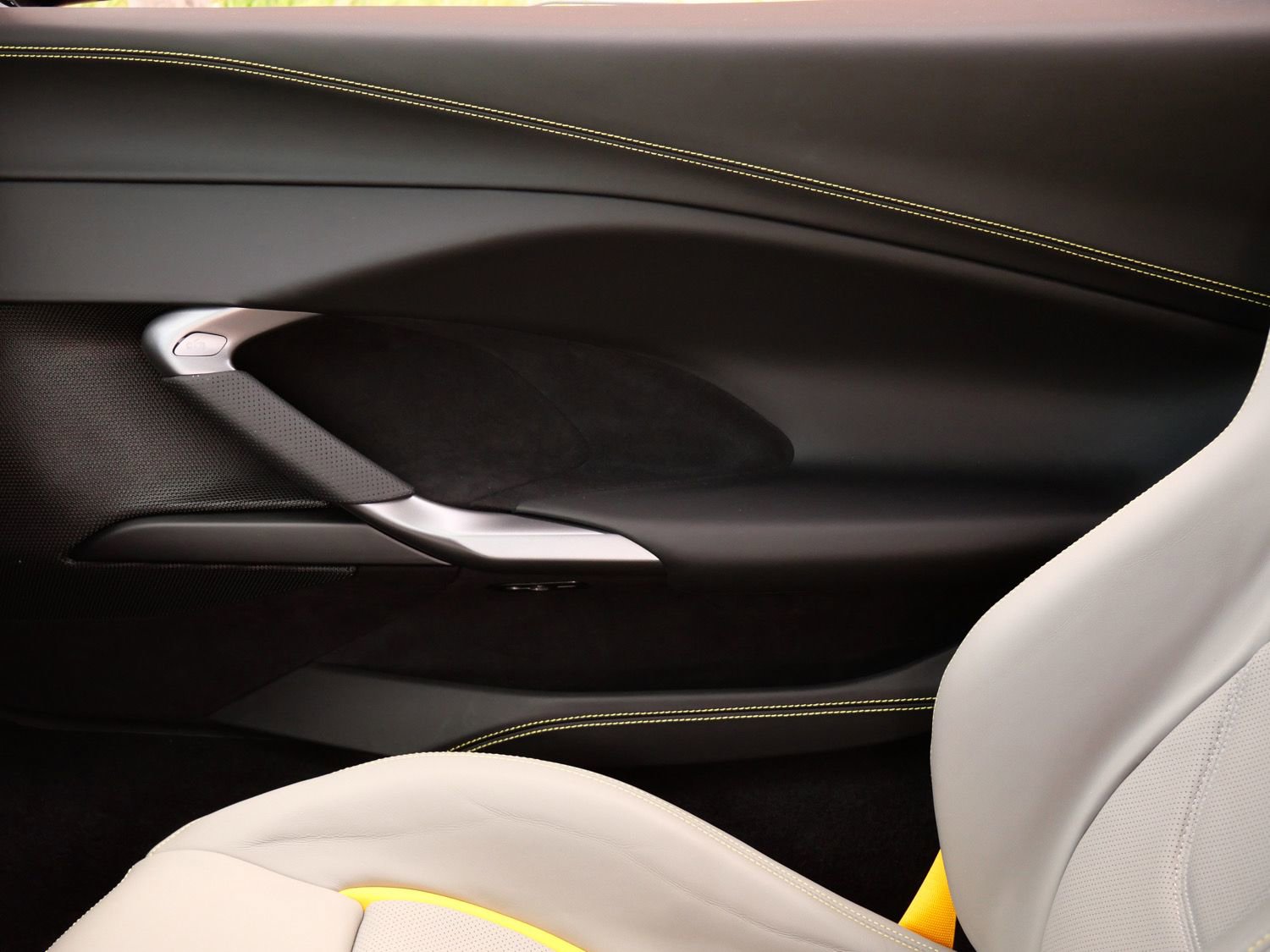 Used 2022 Ferrari 296 GTB RWD image 17