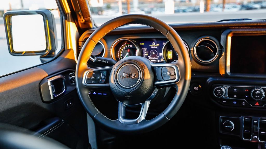 Used 2023 Jeep Wrangler Unlimited Sahara image 18