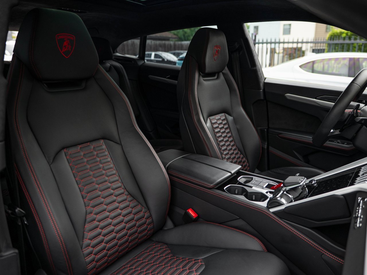 Used 2020 Lamborghini Urus image 28