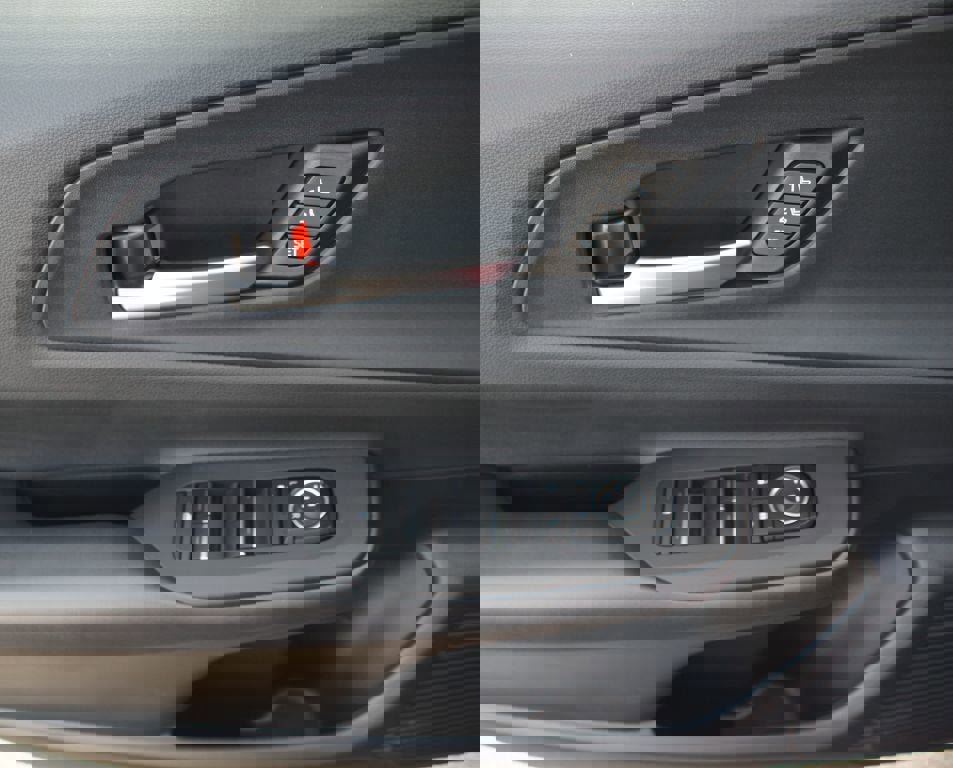 Used 2024 Toyota Prius Prime Premium w/ Advanced Technology Package image 30