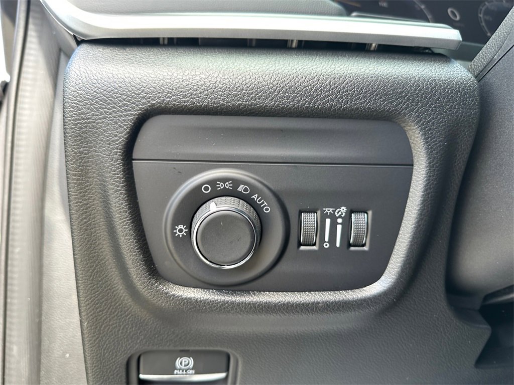 New 2025 Jeep Grand Cherokee Laredo w/ Trailer Tow Package image 31