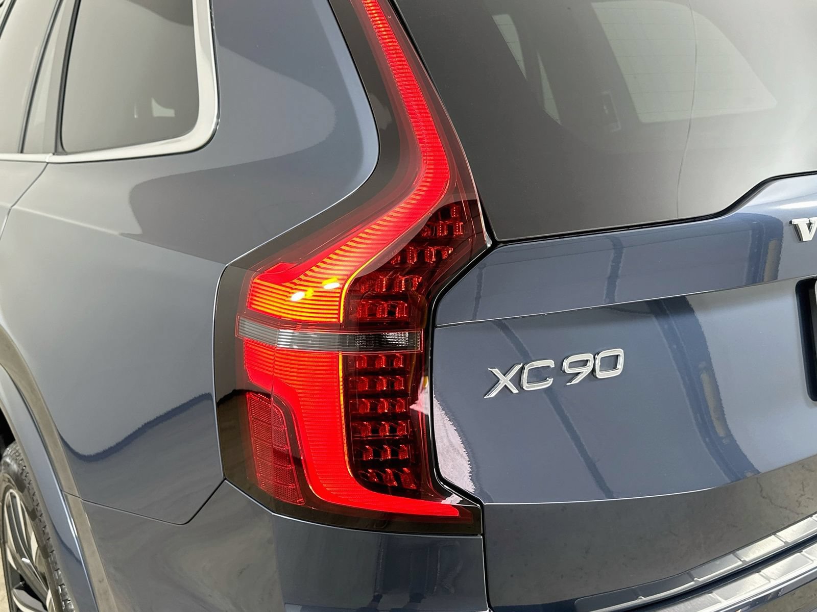 Used 2026 Volvo XC90 B6 Plus w/ Protection Package Premier AWD/4WD image 12