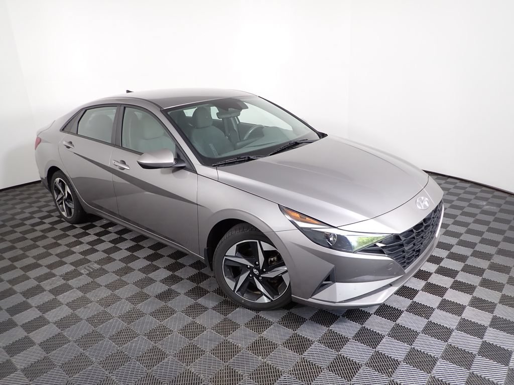 Used 2023 Hyundai Elantra SEL w/ Convenience Package FWD image 8