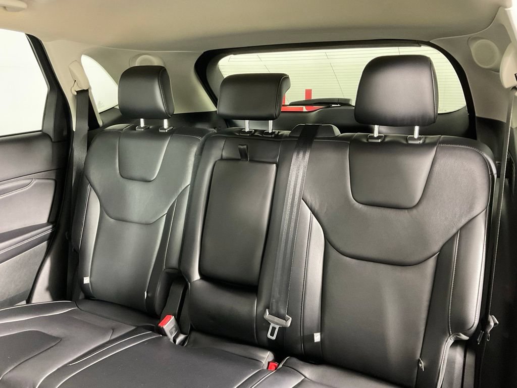 Used 2022 Ford Edge Titanium AWD/4WD image 16