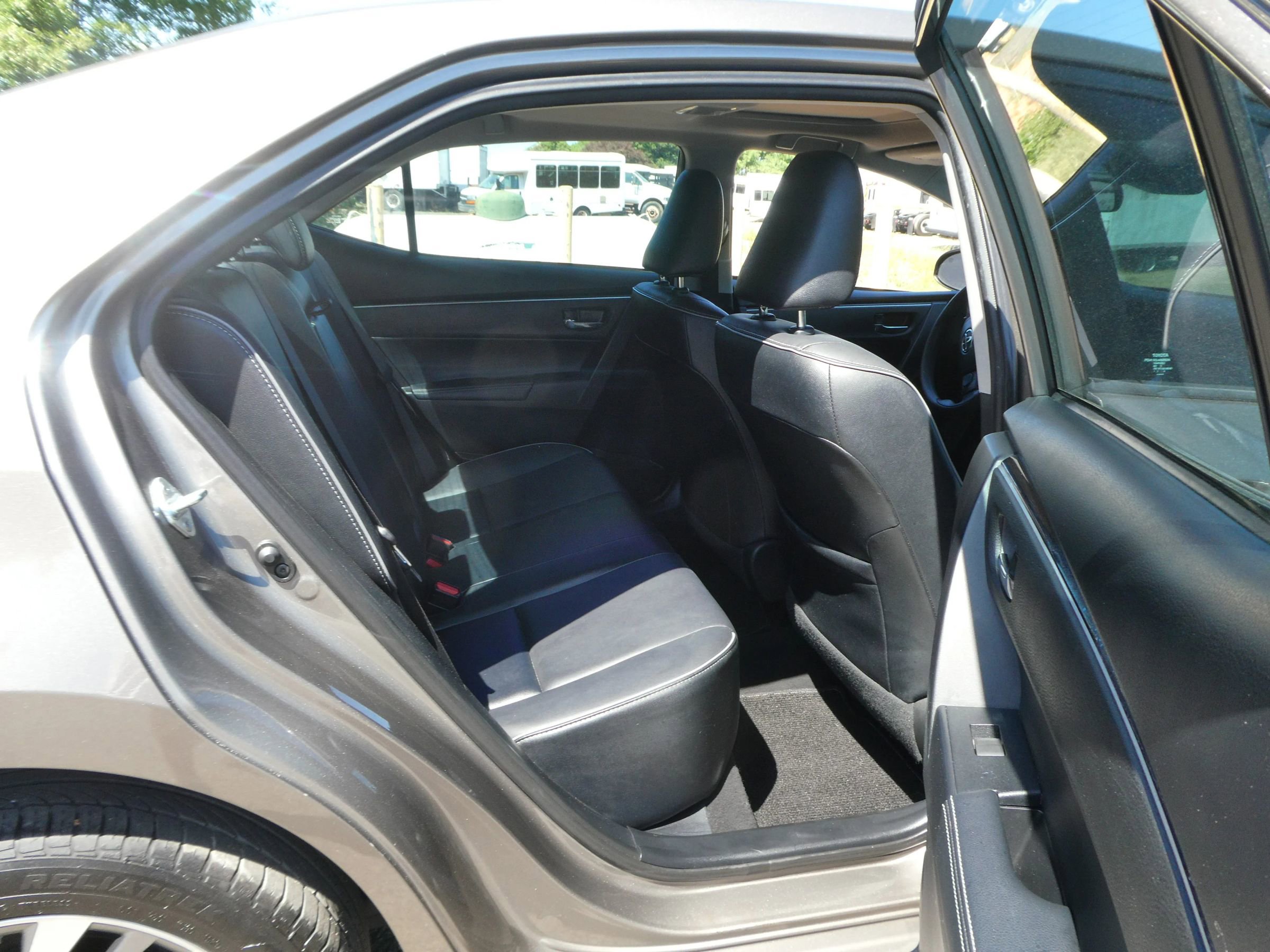 Used 2017 Toyota Corolla XLE FWD image 29