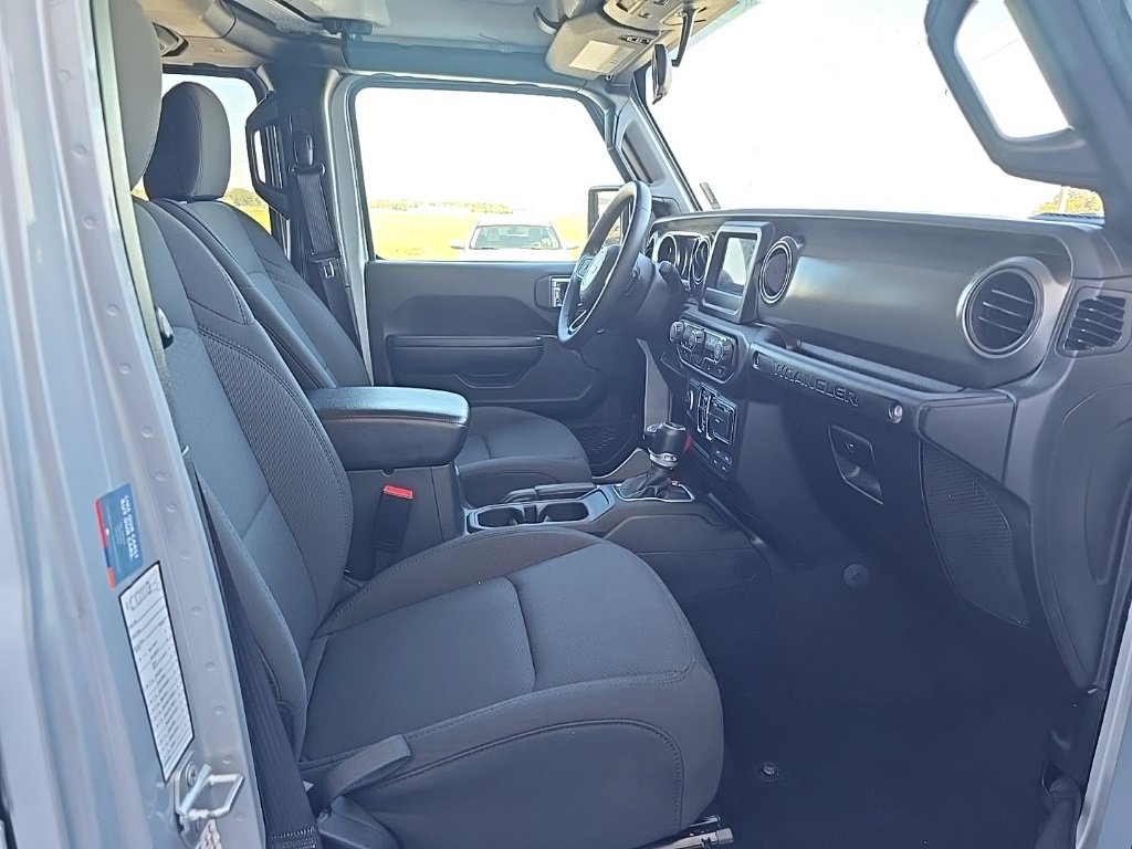 Used 2023 Jeep Wrangler Unlimited image 25