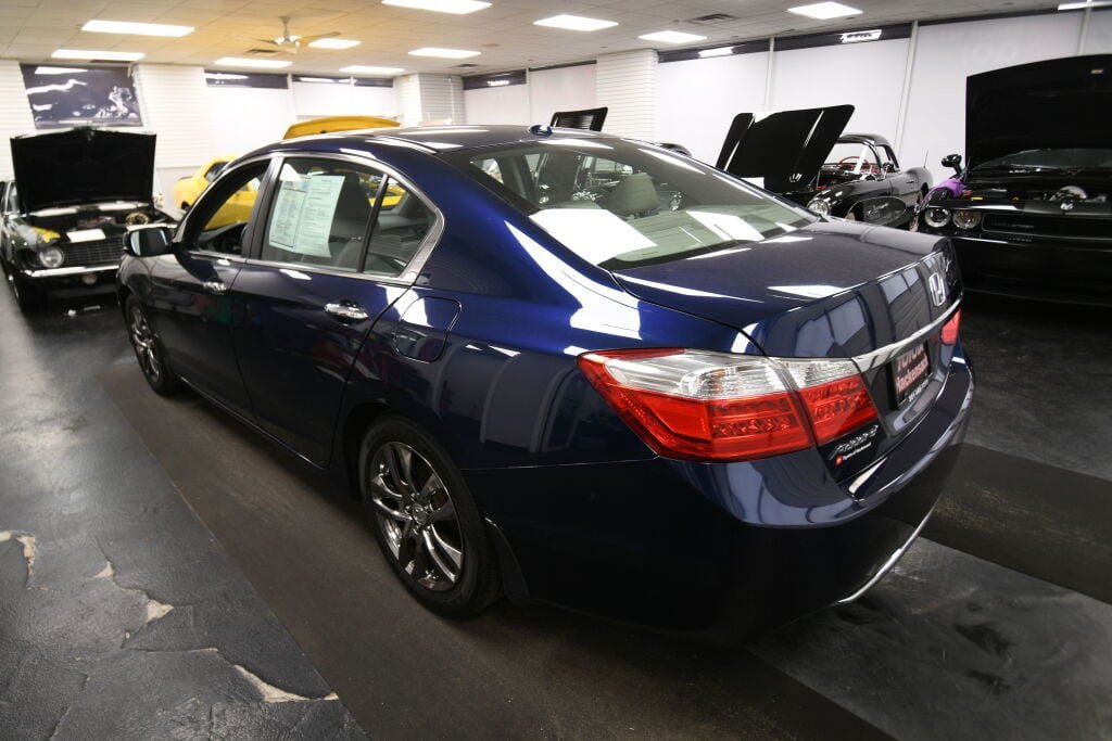 Used 2024 Subaru Crosstrek 2.0i Premium AWD/4WD image 6