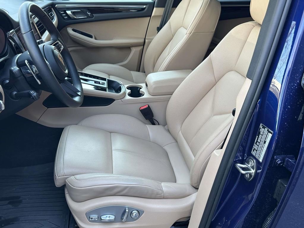 Certified 2026 Porsche Macan AWD/4WD image 12