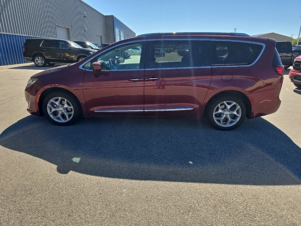 Used 2017 Chrysler Pacifica Touring-L Plus w/ Tire & Wheel Group FWD image 4