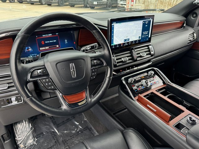 Used 2022 Lincoln Navigator Reserve w/ Monochromatic Package image 3