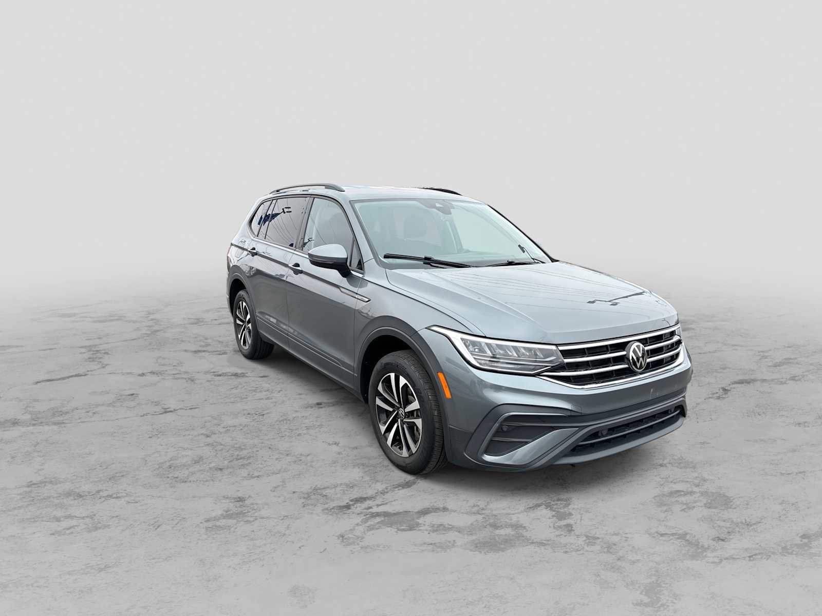 Used 2023 Volkswagen Tiguan S image 2