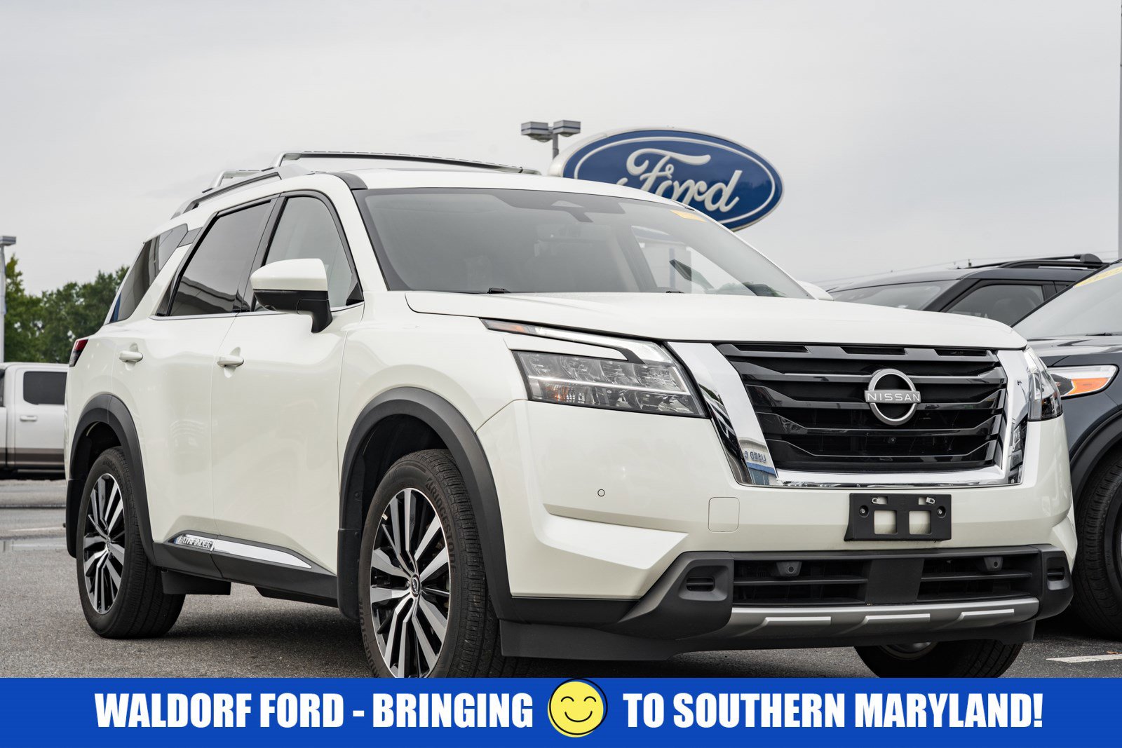 Used 2024 Nissan Pathfinder Platinum w/ Cargo Package