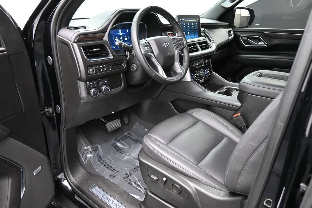 Used 2024 Chevrolet Tahoe Z71 w/ Luxury Package AWD/4WD image 2