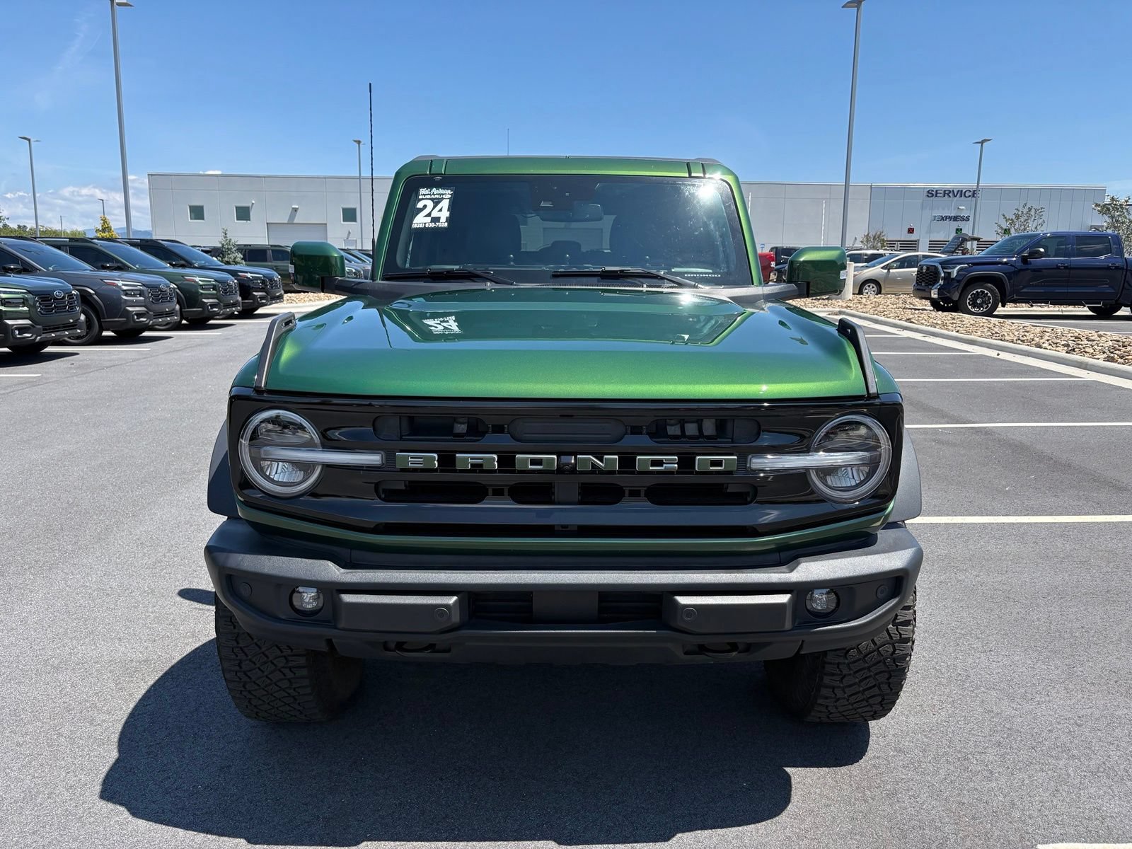 Used 2024 Ford Bronco Outer Banks w/ Sasquatch Package AWD/4WD image 2