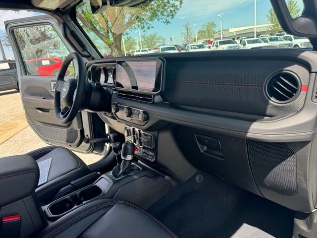Used 2025 Jeep Wrangler Unlimited Rubicon AWD/4WD image 37