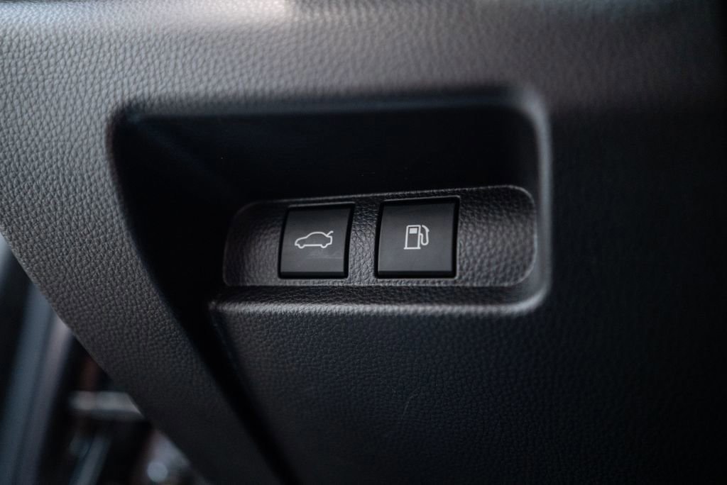 Used 2024 Toyota Crown AWD/4WD image 23