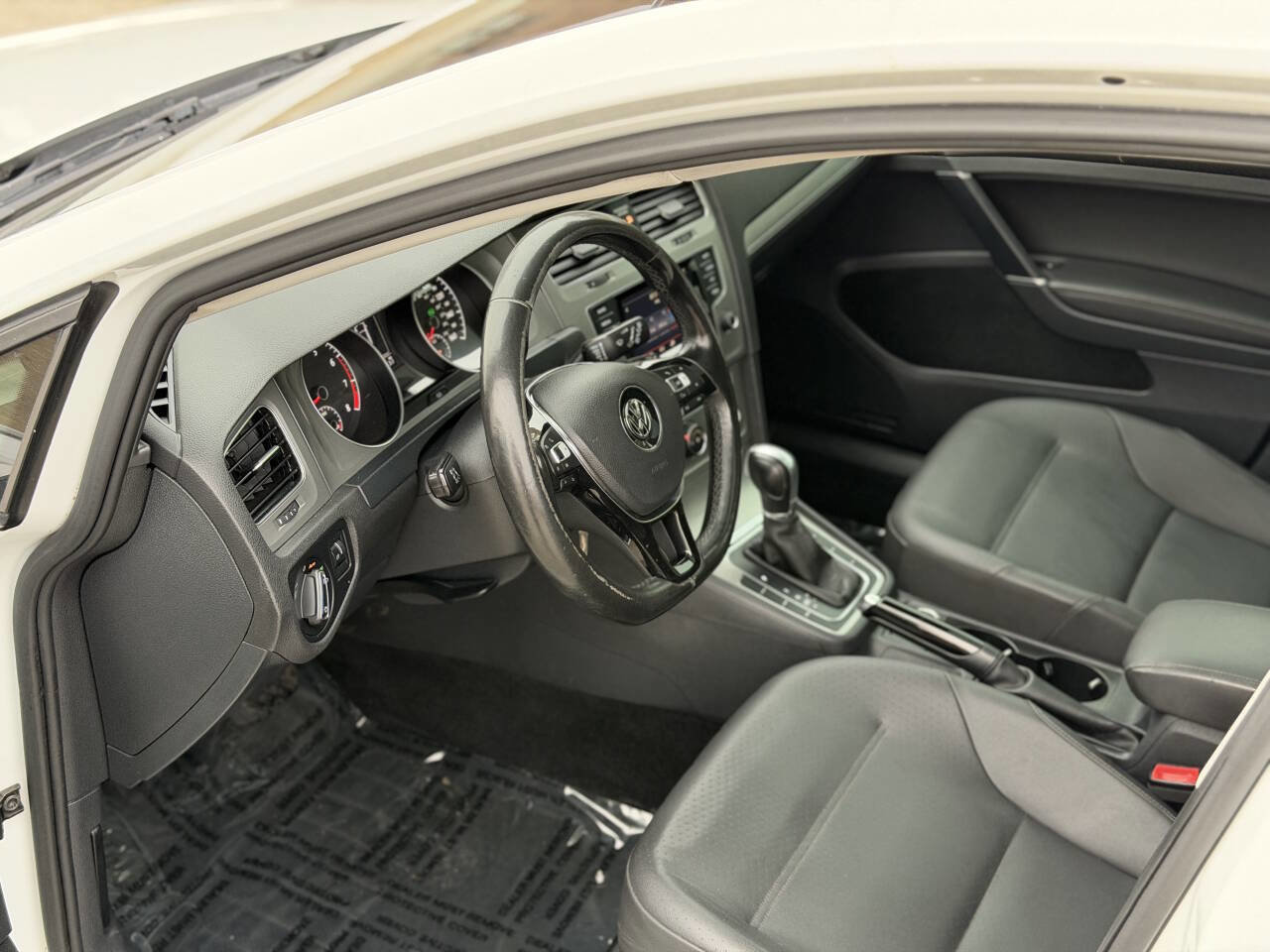 Used 2015 Volkswagen Golf SE image 10