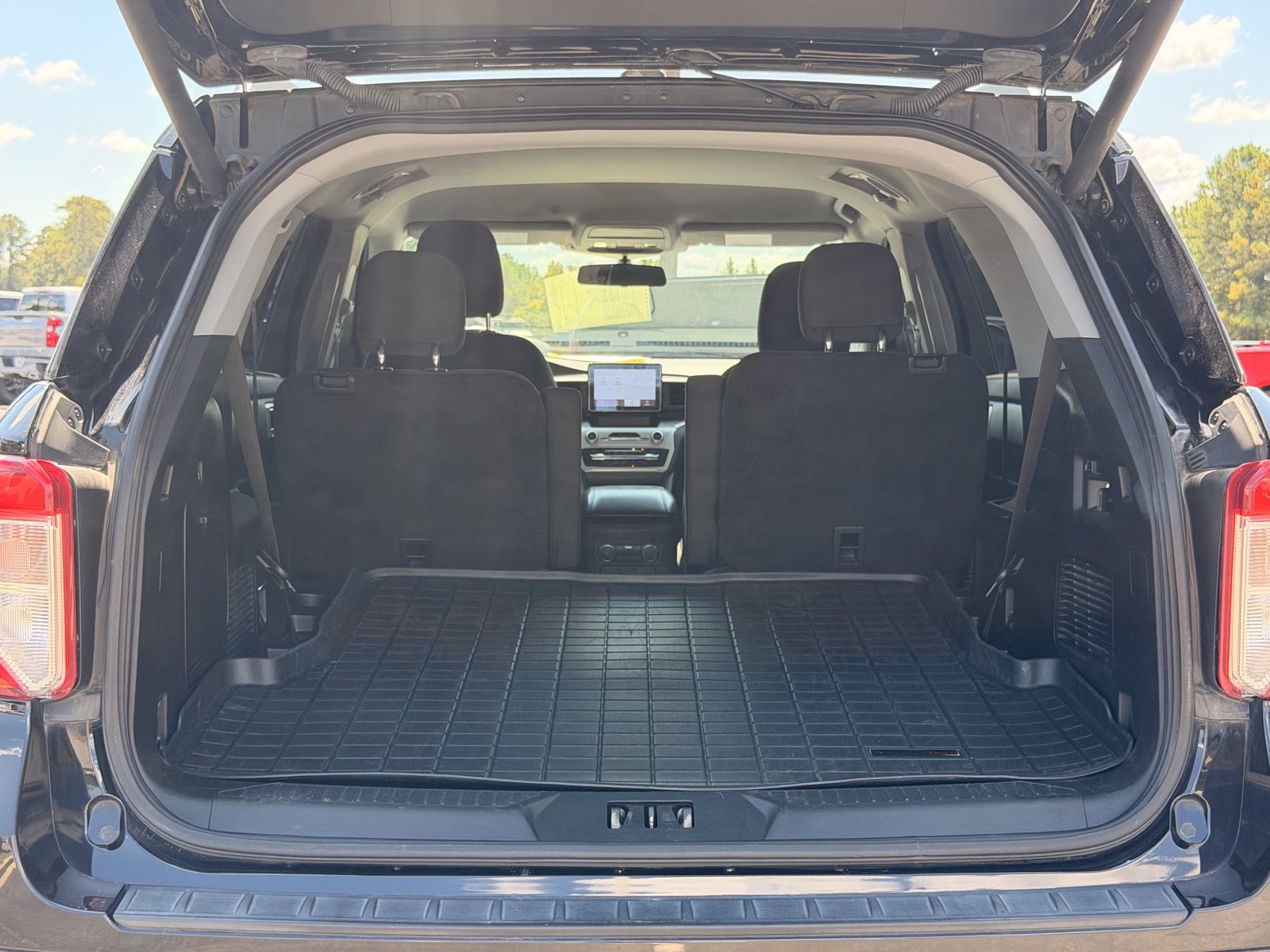 Used 2021 Ford Explorer XLT RWD image 32