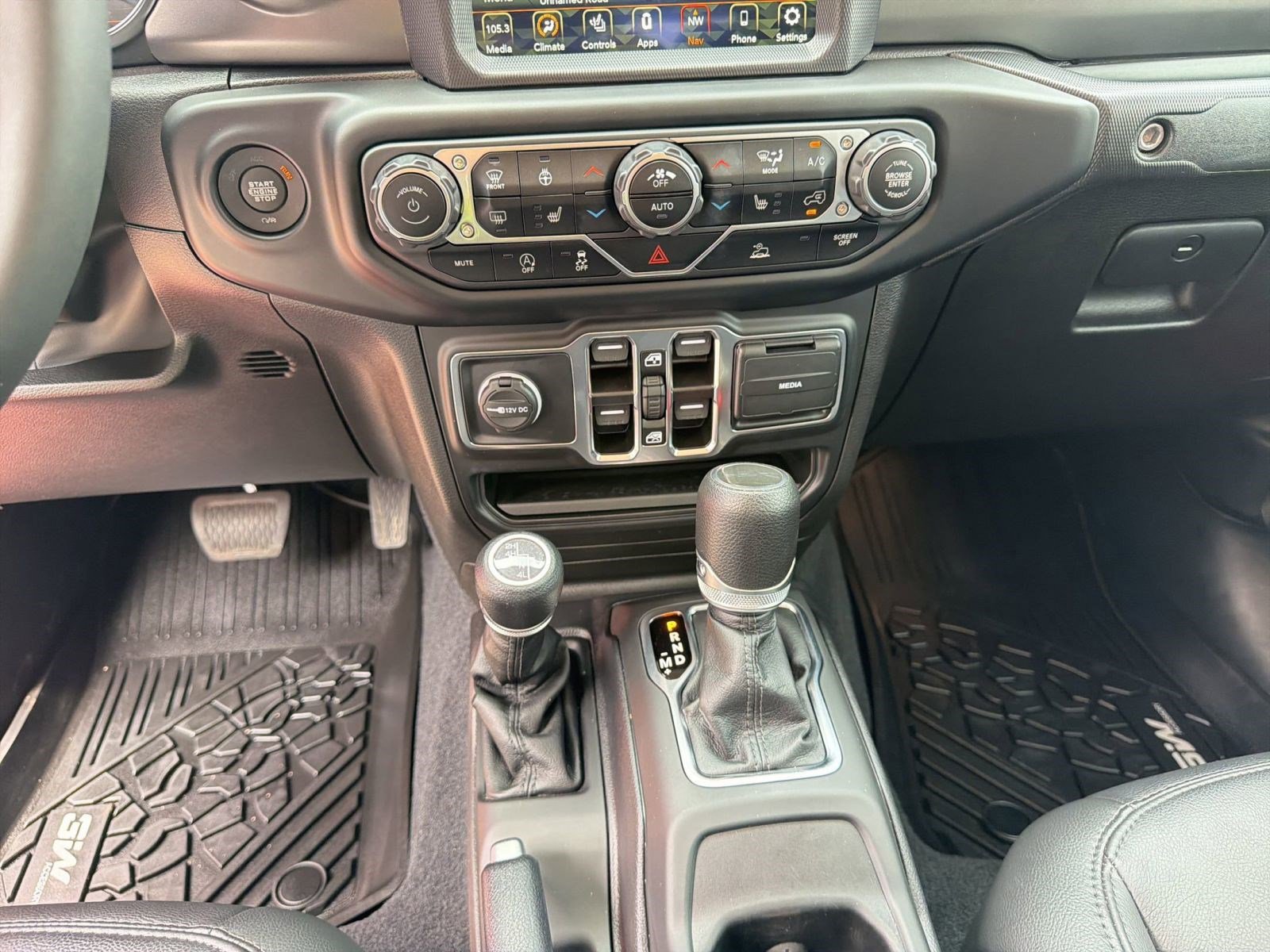 Used 2023 Jeep Gladiator Sport AWD/4WD image 17