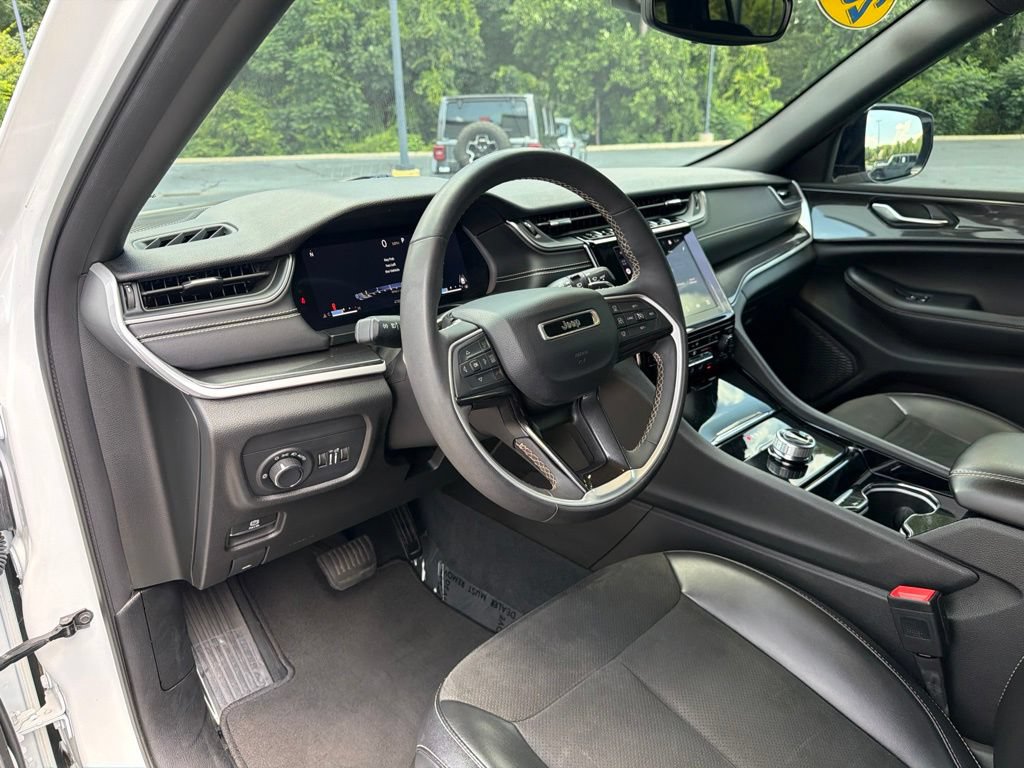 Used 2023 Jeep Grand Cherokee Altitude AWD/4WD image 40